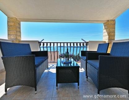 APARTAMENTOS TAMARA, , alojamiento privado en Hvar, Croacia - Yellow 01